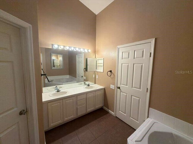 Building Photo - 3227 Heron's Point Cir