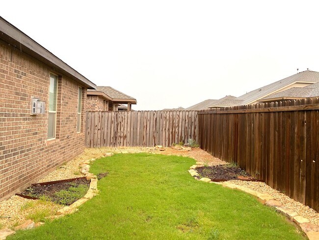 Building Photo - 7013 XIT Ranch Rd