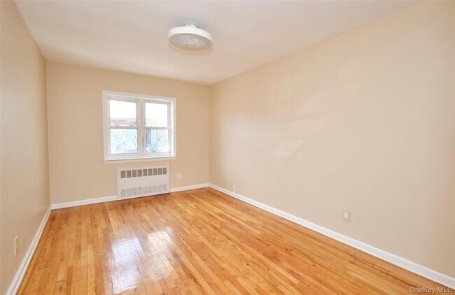 Building Photo - 724 E 96th St