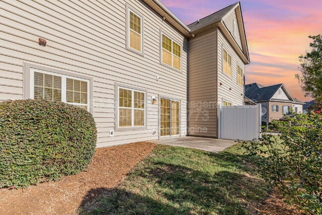 Building Photo - 15125 Jade St