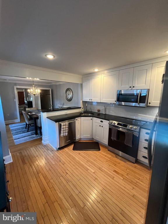 Building Photo - 143 N State St