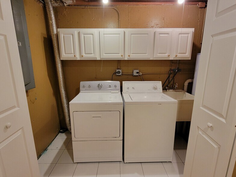 Building Photo - 2116 Rugen Rd