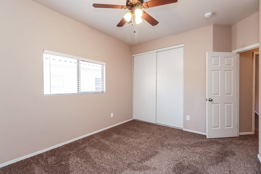 Building Photo - 2924 W Allens Peak Dr