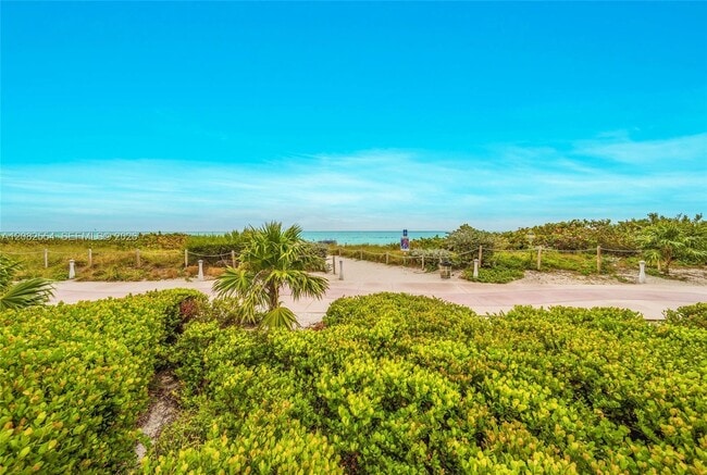 Building Photo - 6917 Collins Ave