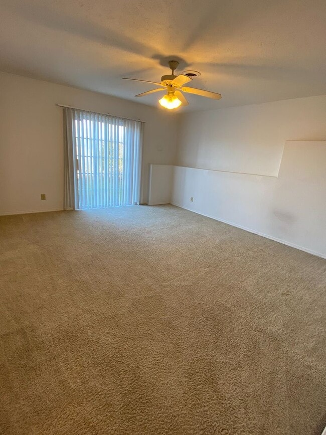 Building Photo - Beautiful 3 Bedroom, 2.5 Bathroom Condo