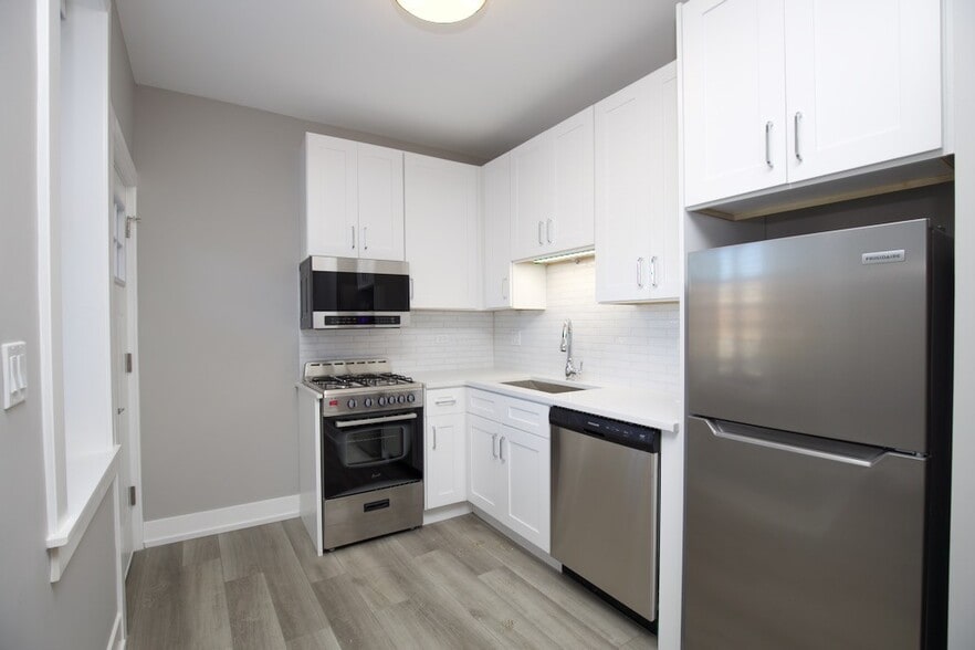 Building Photo - 3853 N Janssen Ave