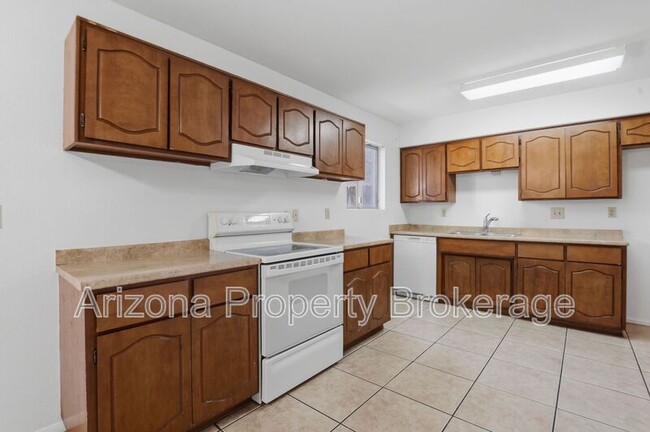 Building Photo - 238 E Vine Cir