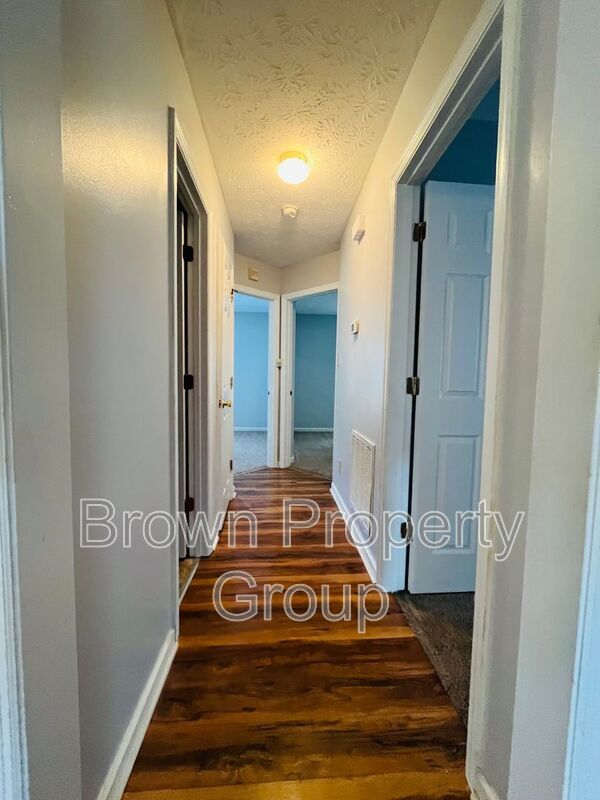 Building Photo - 121 Sprucepine Dr