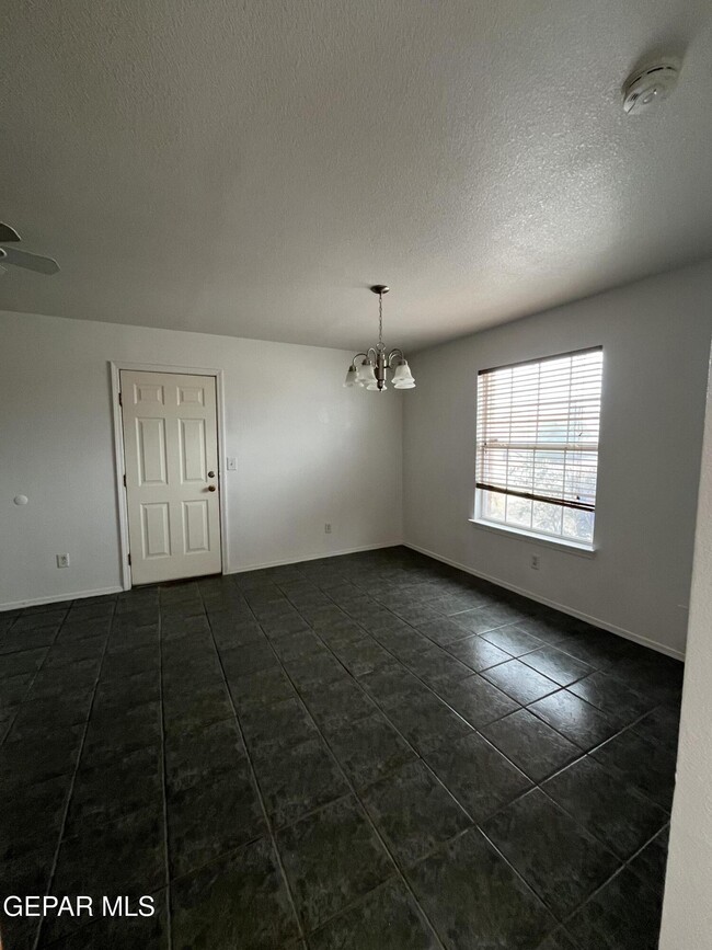 Building Photo - 12420 Tierra Mesa Ct