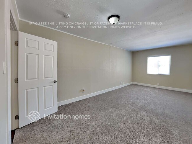 Building Photo - 2627 S Dunsmuir Ave