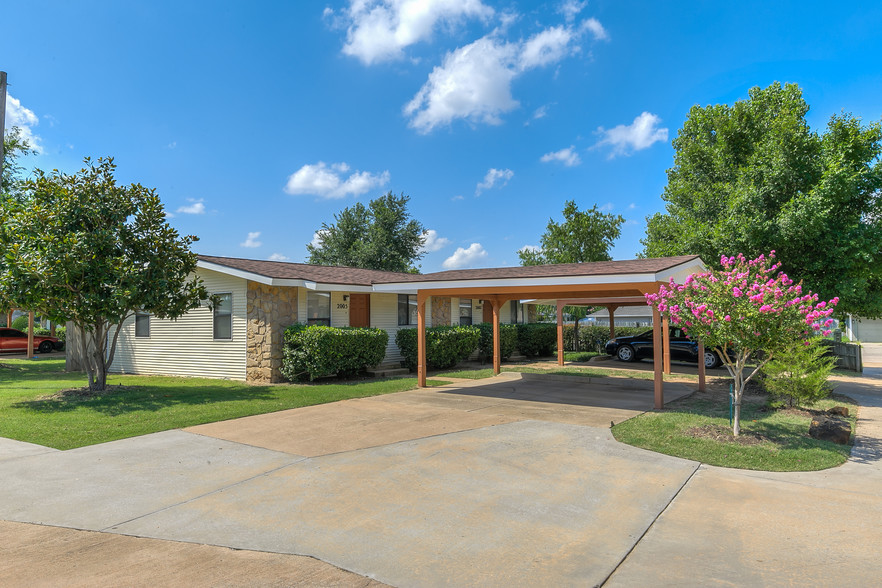 Building Photo - Norman Apartments