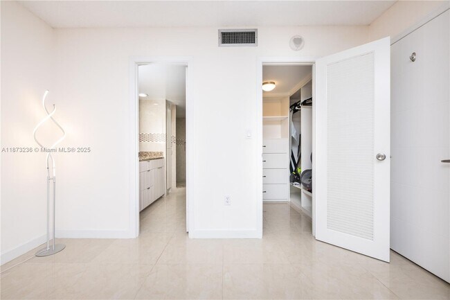 Building Photo - 1833 S Ocean Dr