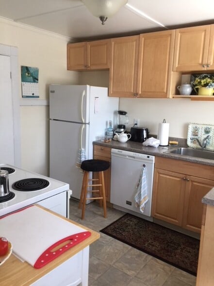 Building Photo - 74 Puritan Rd