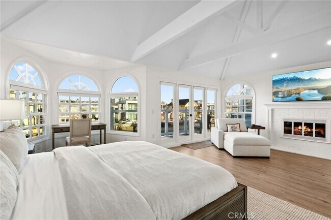 Building Photo - 125 Grand Canal