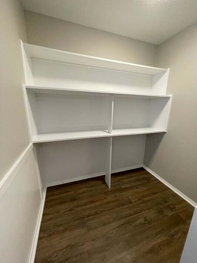 Building Photo - Great 4 Bedroom Home for Lease!