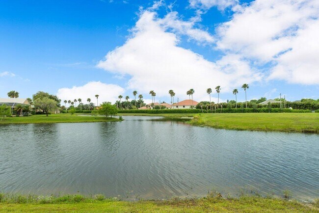 Building Photo - 2453 Country Golf Dr