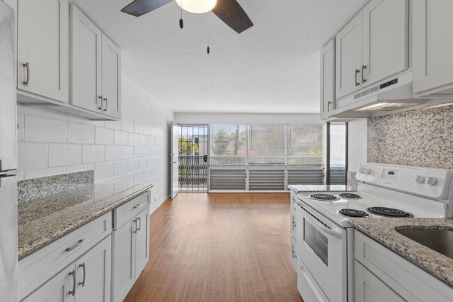 Building Photo - Charming Pualei Circle 1BR Condo with Parking, Pool & Utilities Included