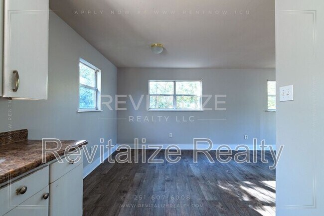 Building Photo - 1746 Cody Rd N