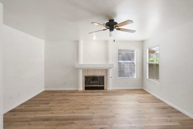 Building Photo - Beautiful 4 Bedroom Henderson Home