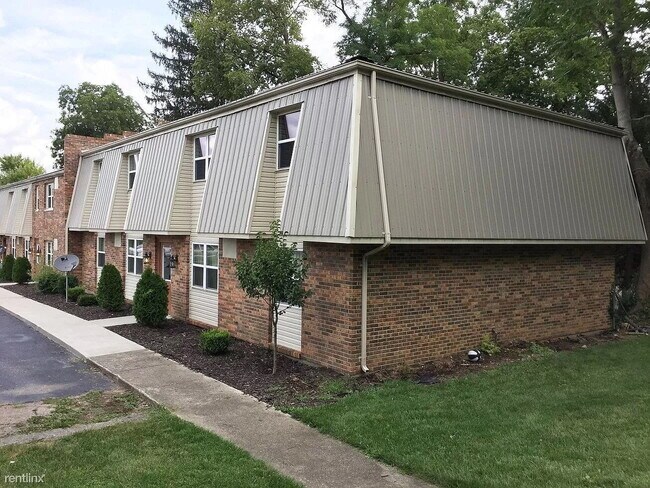 Building Photo - Lower 2 Bedroom Apartment