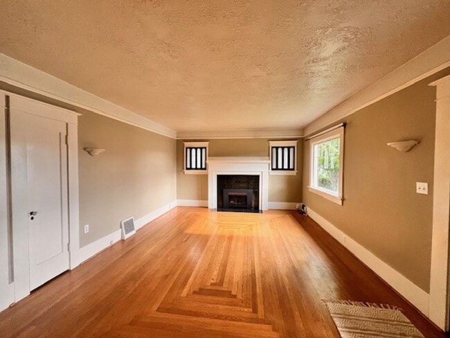 Building Photo - 1416