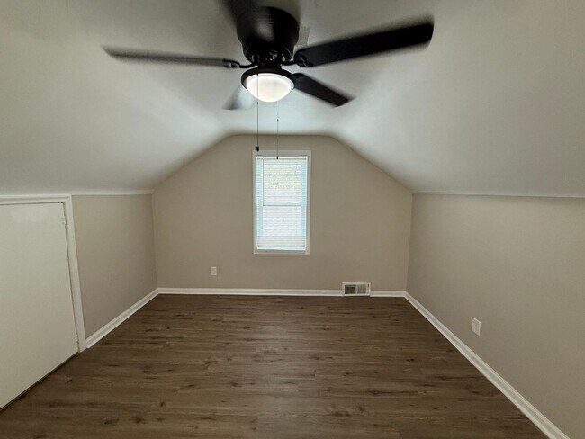 Building Photo - Freshly Renovated 3-Bedroom Home – Quality...
