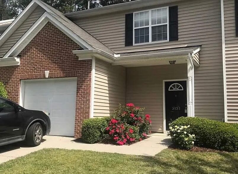 Primary Photo - 3135 Manhasset Ln