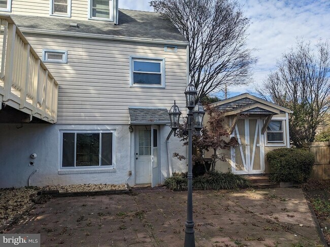 Building Photo - 137 Holden Dr