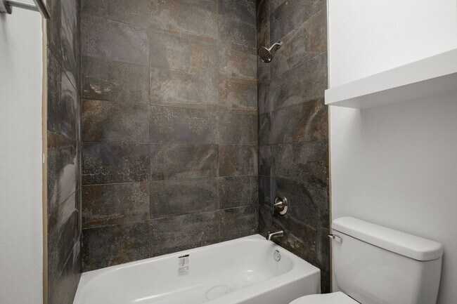 Building Photo - 2328 S Vly Cir