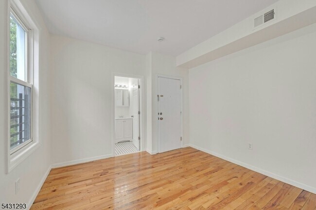 Building Photo - 101 Hedden Terrace