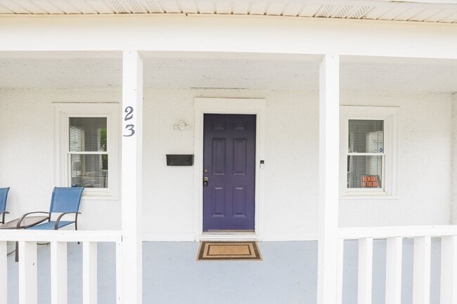 Building Photo - Renovated and Roomy 3 Bedroom Home in the ...