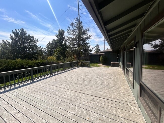 Building Photo - 2100 Hobert St