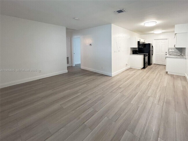 Building Photo - 738 NE 86th St