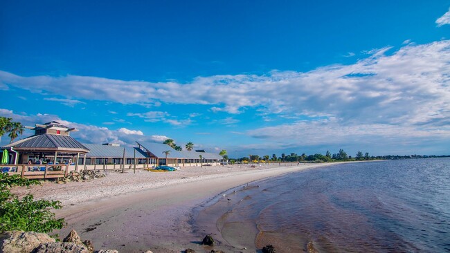 Building Photo - 2 bed 2 bath Turnkey Yearly Rental – Water...