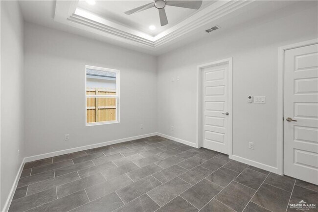 Building Photo - 1704 W Violet Dr