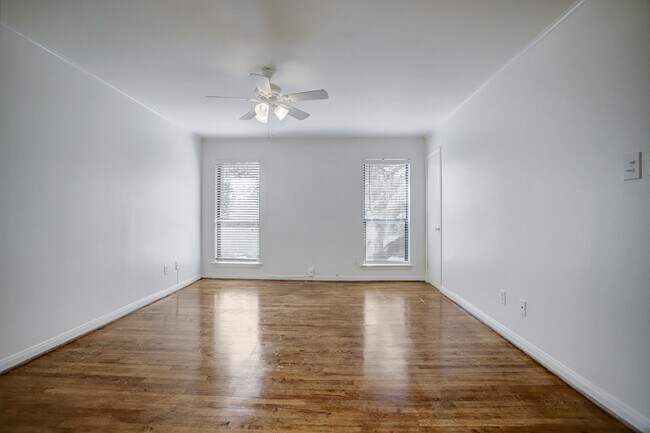 Building Photo - 1601 S Shepherd Dr