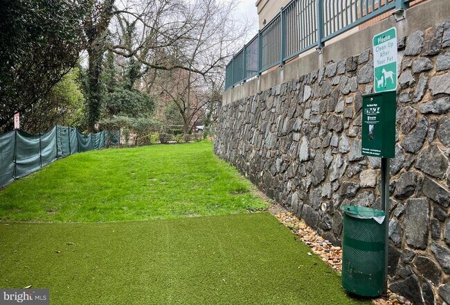 Building Photo - 2200 N Westmoreland St