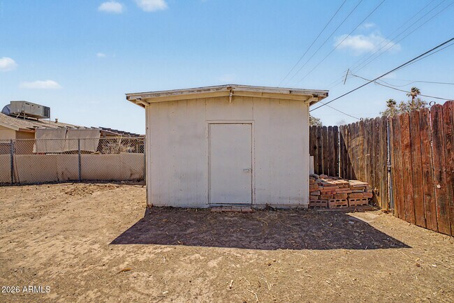 Building Photo - 4214 W Lewis Ave