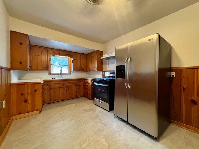 Building Photo - Single-Family Home For Lease