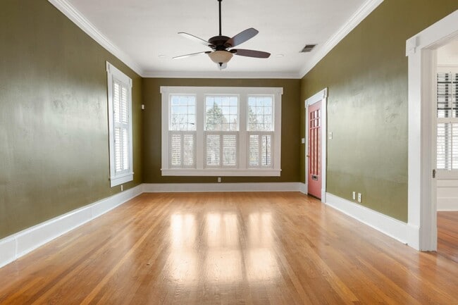 Building Photo - 1122 W Summit Ave.