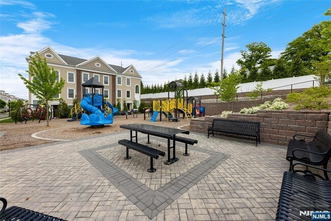 Building Photo - 25 Veterans Dr