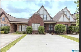 Building Photo - 1017 Ashwood Dr
