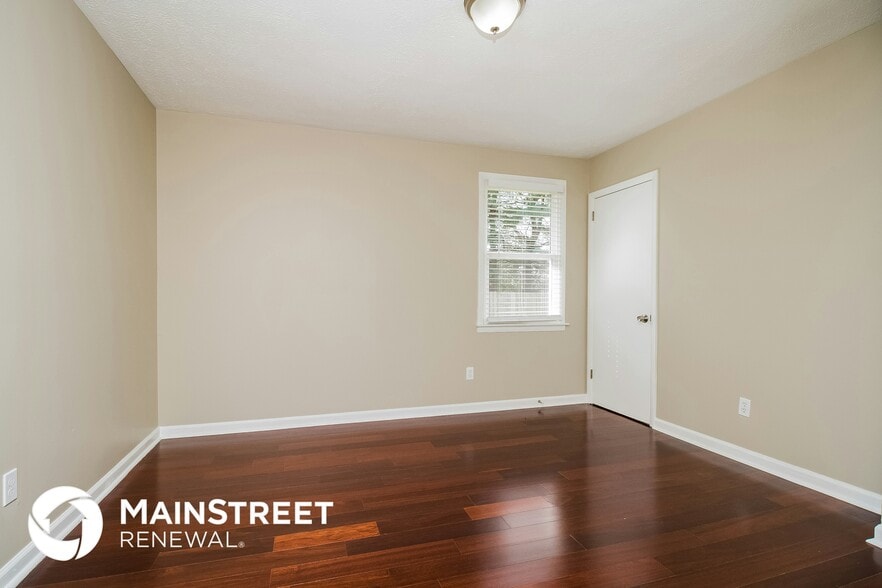 Building Photo - 320 Lake Farm Rd