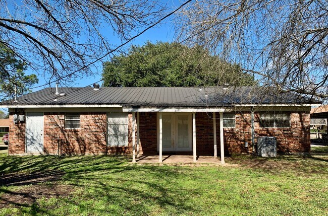 Building Photo - 3 Bedroom 2 bathroom Bossier City