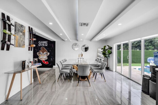 Building Photo - 1255 NE 199th St