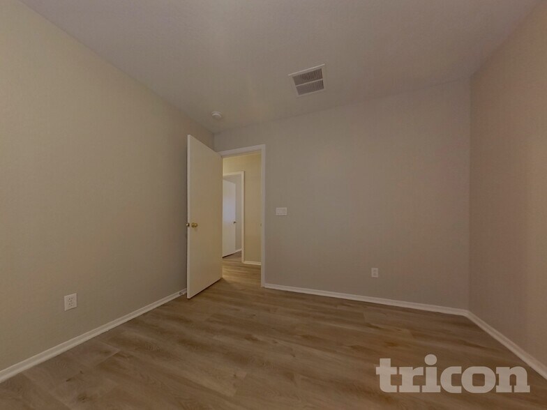 Building Photo - 1368 S 228th Dr