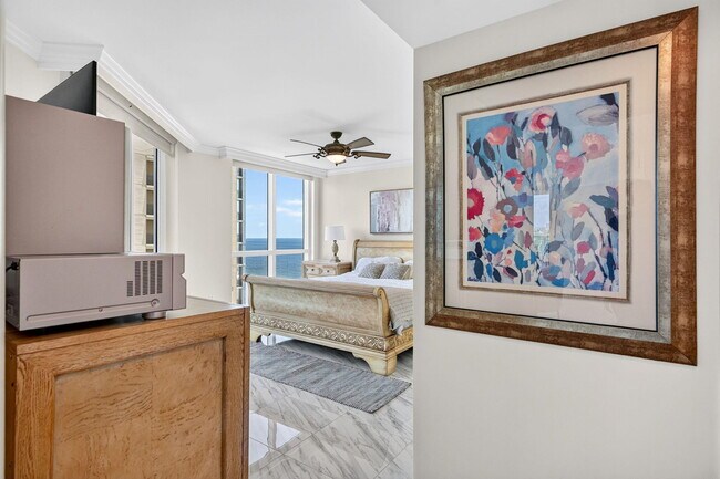 Building Photo - 101 S Fort Lauderdale Beach Blvd