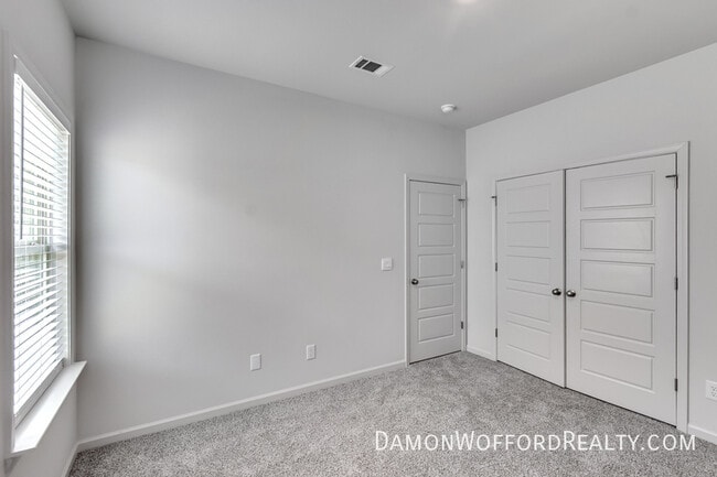 Building Photo - 533 Vista Pointe Dr