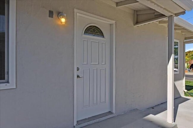 Building Photo - 3360 Warburton Ave