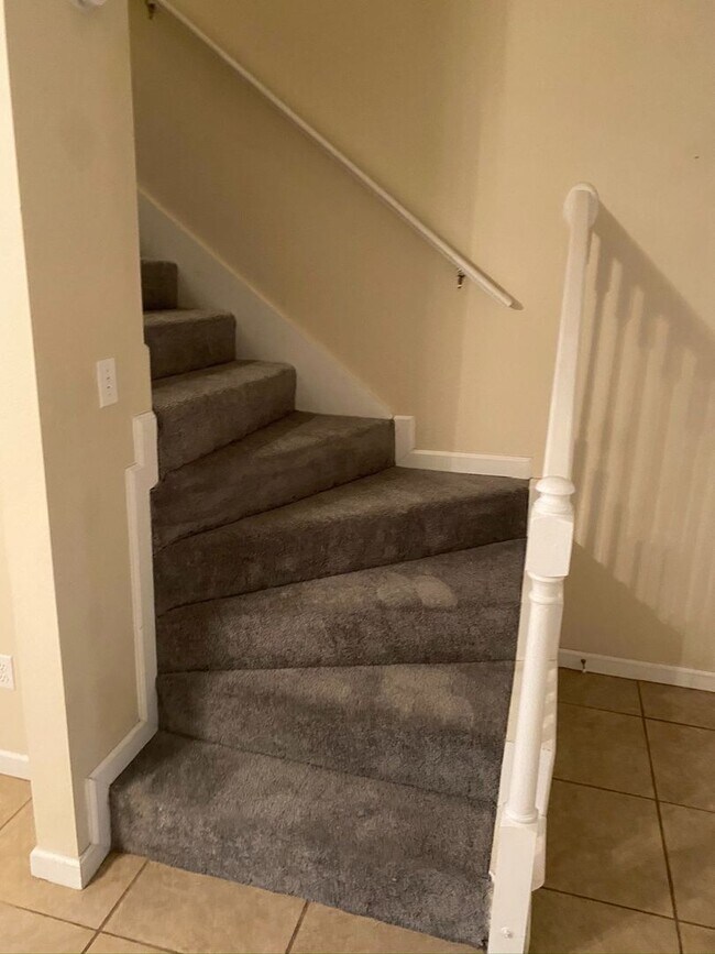 Building Photo - 2440 Ramblewood Ct